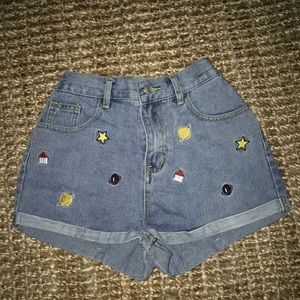 Embroidered mom short